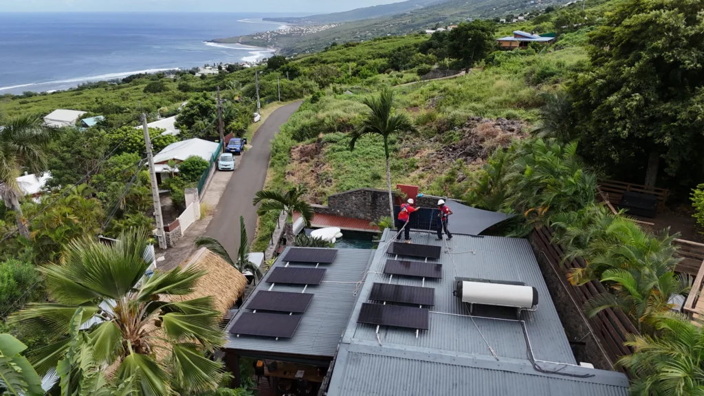 Centrale photovoltaïque installée sur le littoral Ouest de La Réunion