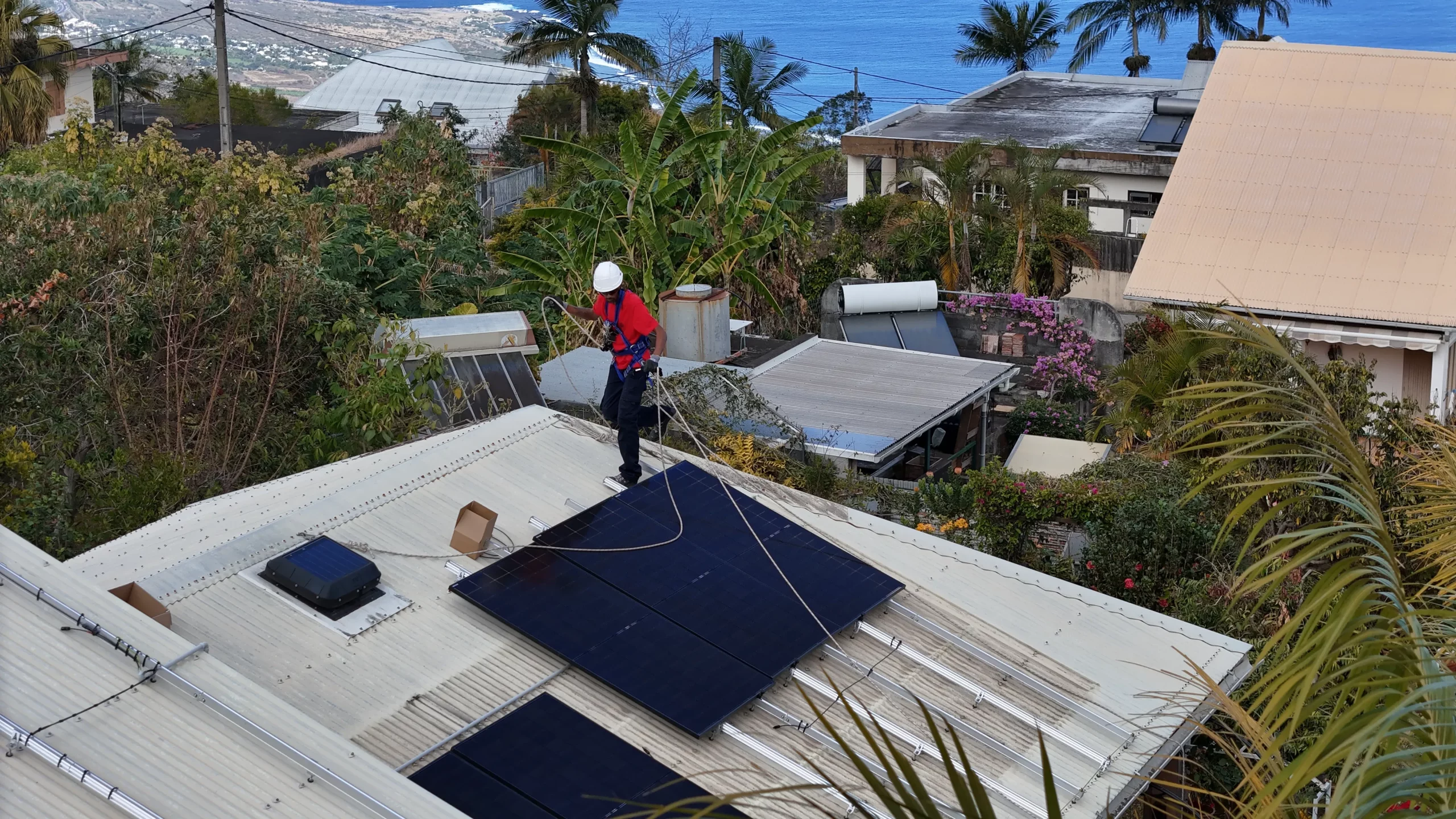 chauffe-eau solaire et panneaux photovoltaïques à St Leu dans l'ouest de La Réunion