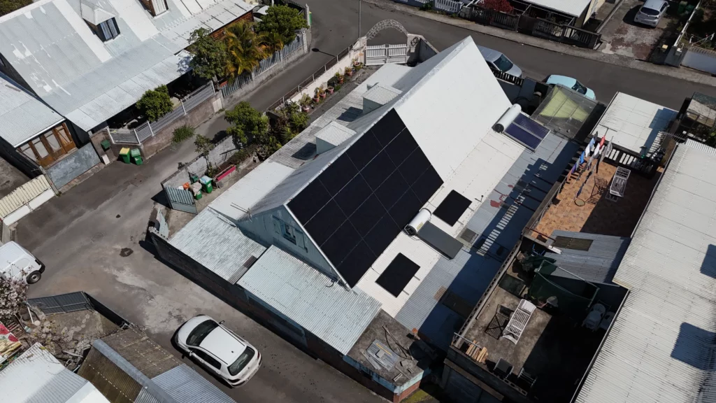 Maison créole à La Réunion équipée d’un système solaire en autoconsommation