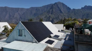 Analyse de l'ombrage porté des remparts sur une toiture photovoltaïque à La Réunion.