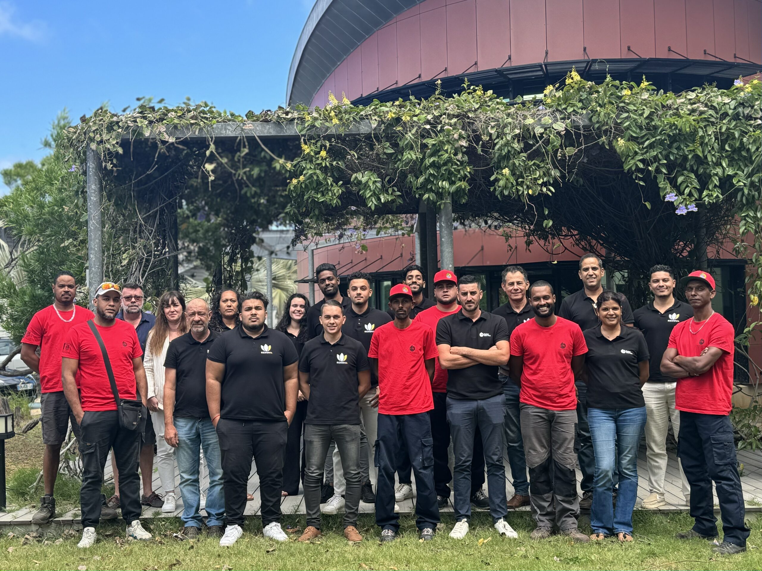 Techniciens et commerciaux Solar Service expert photovoltaique La Réunion