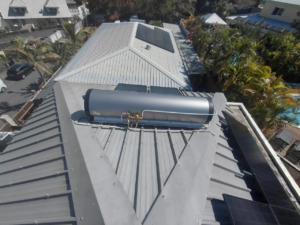 Chauffe-eau solaire installé sur une maison à Saint-Paul à La Réunion