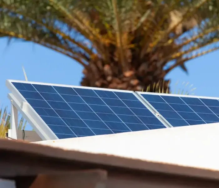 Comparatif panneaux solaires 974 : installation photovoltaïque haute performance à La Réunion en 2026.