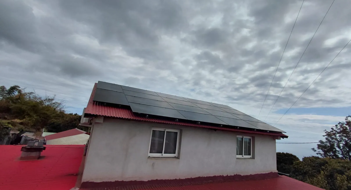 Installation photovoltaïque 9 kW sur toiture à Saint-Paul à La Réunion
