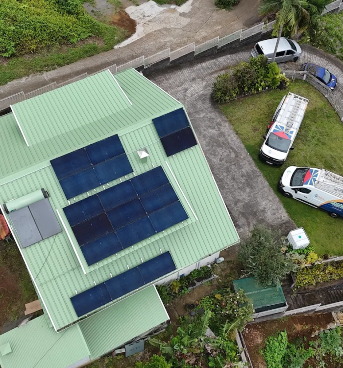 Centrale photovoltaïque Solar Service de 9 kWc installée à La Chaloupe Saint-Leu chez M. Boyer