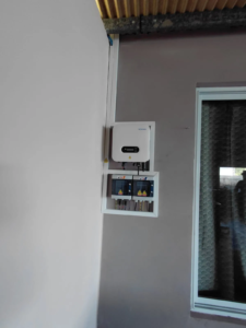 Onduleur photovoltaïque installé pour une centrale solaire 3 kW à Saint-Leu à La Réunion