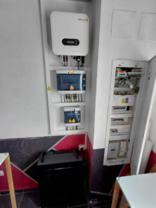 Onduleur photovoltaïque Sofar avec batterie solaire Marstek 5 kW pour installation photovoltaïque à La Réunion