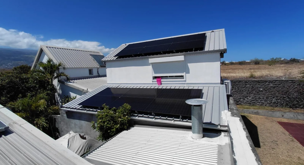 Installation photovoltaïque 6 kW avec panneaux solaires sur toiture à Saint-Paul La Réunion