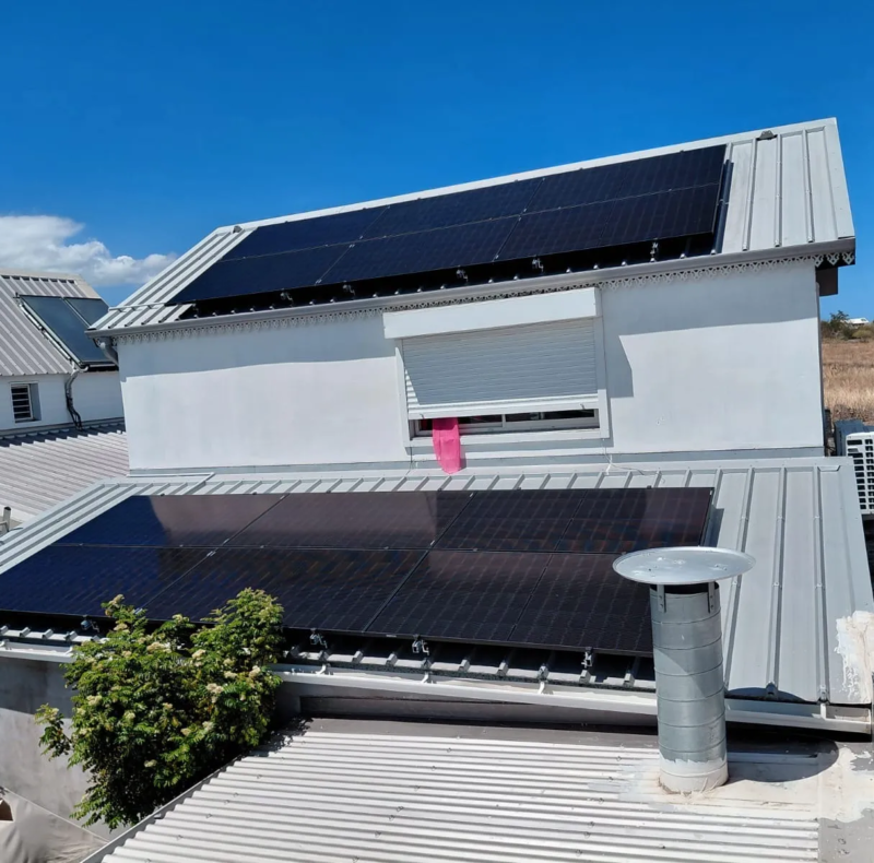 Installation photovoltaïque à La Réunion avec panneaux solaires sur toiture