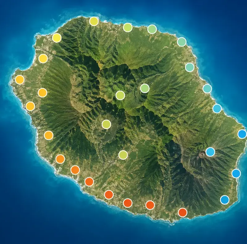 Carte de La Réunion représentant le productible photovoltaïque annuel par commune, du rouge pour la plus forte production au sud-ouest au bleu pour la plus faible à l'est