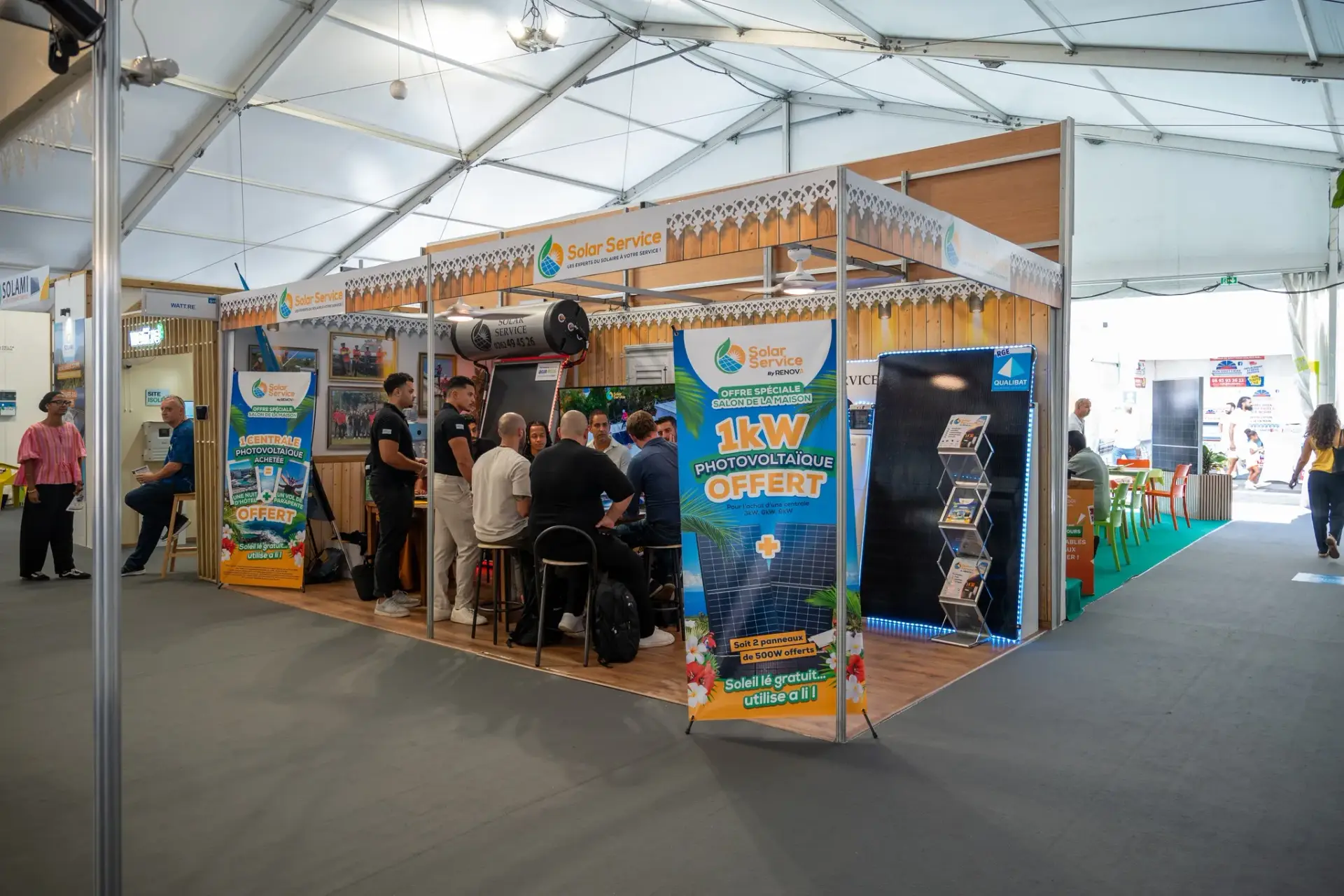 Stand Solar Service au Salon de la Maison de La Réunion avec offre 1 kW photovoltaïque offert pour toute centrale 3, 6 ou 9 kW
